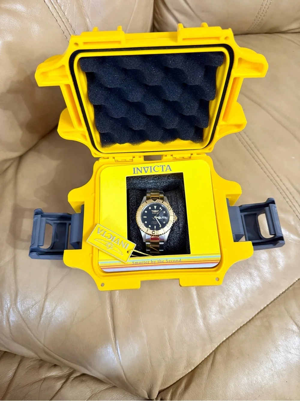 Invicta Pro Diver Abbysor 29948 Two-Tone Men’s Watch NWT w/ Case and Plastic